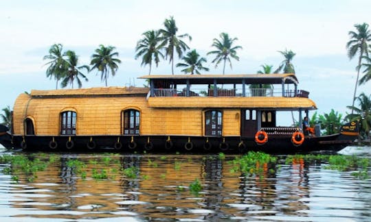 3 bedroom houseboat