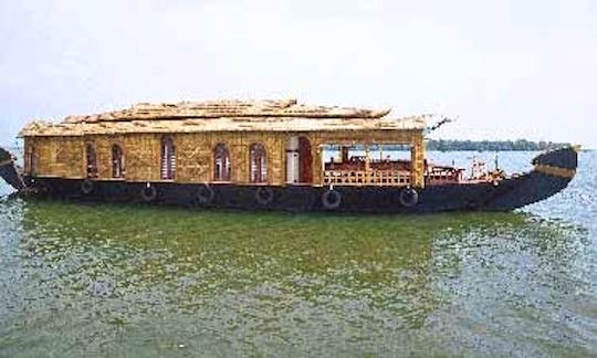 2 bedroom house boat