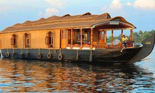 3 bedroom houseboat