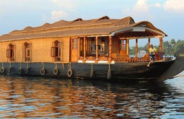 Four Bedroom Houseboat for Rent in Kainakary