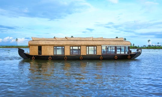 Cinnamon house boat