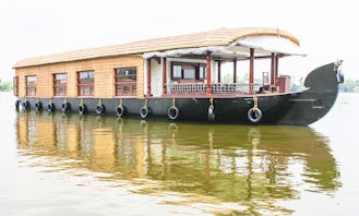 Three Bedroom Houseboat for Rent in Kainakary