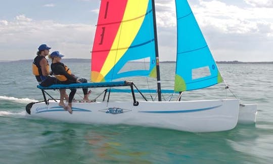 Aluguel de catamarã e windsurf na praia de Playa Blanca