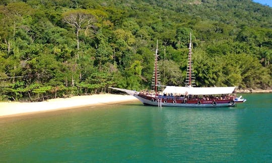 Perfect Gulet Cruise Experience in Angra dos Reis, Brazil