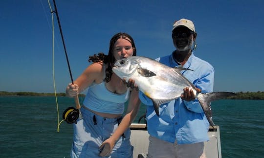 Charter de pesca con consola central de 23 pies en Monkey River Town, Belice