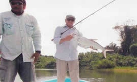 Charter de pesca con consola central de 23 pies en Monkey River Town, Belice