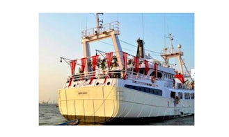 Charter a 80' Avior Passenger Boat in Mumbai, India