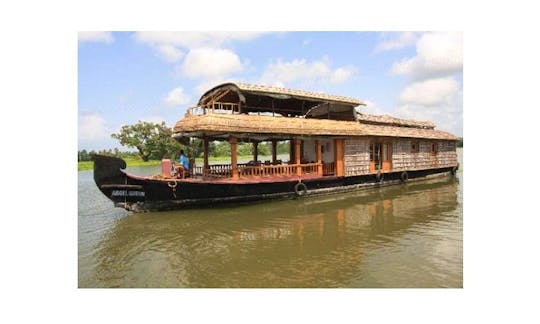 Amazing Houseboat with 1 Room Available in Kerala, India