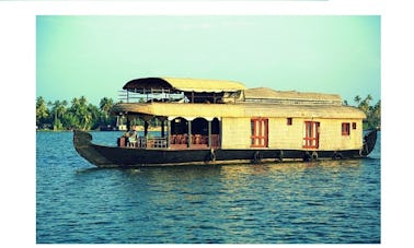 Cruising with Fully Equipped Houseboat for 4 People in Alappuzha, India