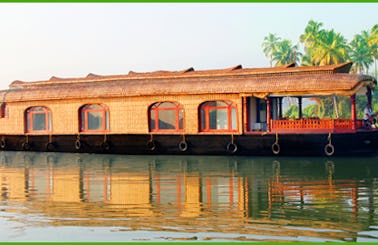 A Great Vacation Getaway! Rent a Houseboat in Alappuzha, India
