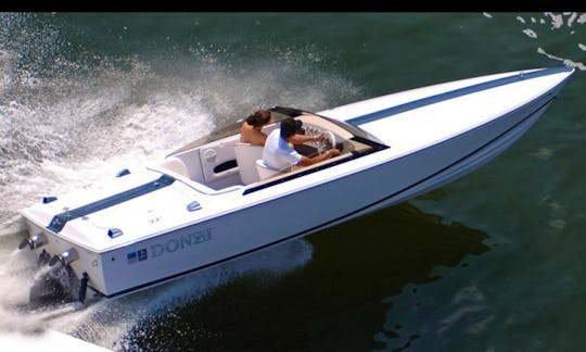 22' Donzi Speed Boat Charter in Campbell River, Canada