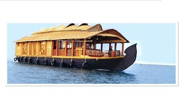 Pamper yourself while staying on a Houseboat in Alappuzha, India