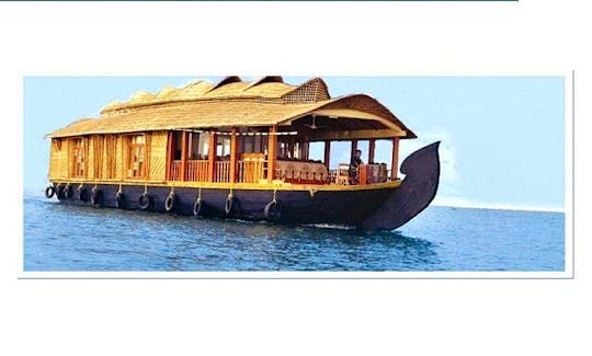 Pamper yourself while staying on a Houseboat in Alappuzha, India
