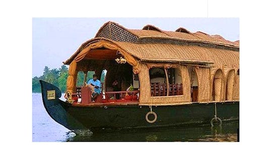 1 bedroom Luxury Houseboats Charter in Alappuzha
