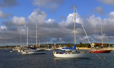 Location d'un monocoque de croisière de 44 minutes à Kralendijk, Pays-Bas caribéens