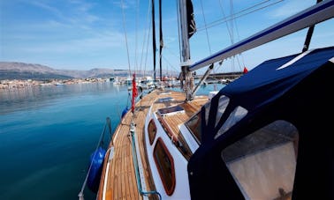 Iate à vela Atlantic de 61 pés, fretamento de meio dia ou dia inteiro na ilha de Mykonos