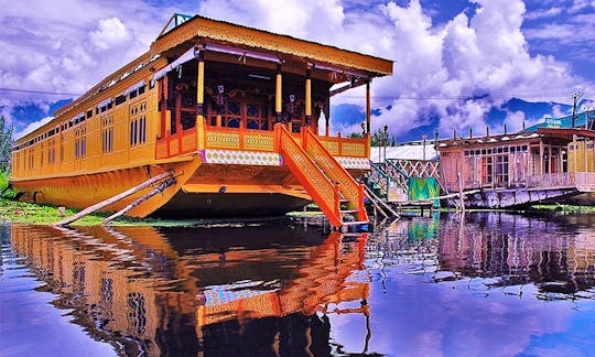 Kashmir Valley (Houseboat)