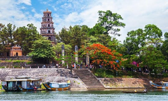 Crucero fluvial en Hue, Vietnam