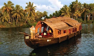 Book a Deluxe Houseboat for 10 Person with Professional Crew in Kerala, India
