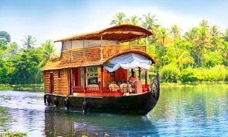Deluxe Houseboat for 12 Person in Kerala, India