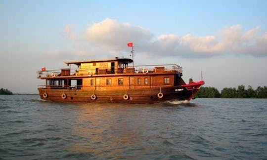 Discovery Cruises In Hanoi