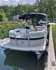 23ft Premier Pontoon 6 DAY RENTAL $2500 4-6DAYS Holland/Saugatuck NO DAILY