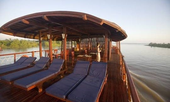 Scenic Junk Boat Cruise In Hanoi