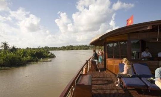 Scenic Junk Boat Cruise In Hanoi