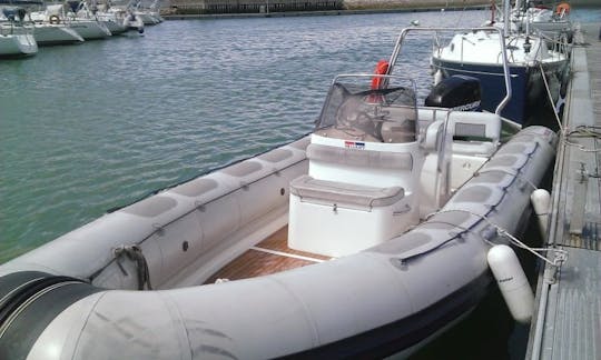 Fretamento Valiant Vanguard 750 RIB em La Rochelle