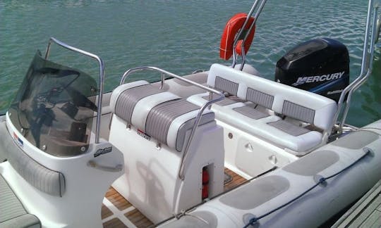 Fretamento Valiant Vanguard 750 RIB em La Rochelle