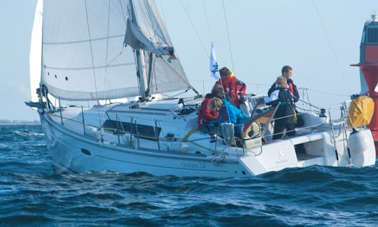 34' Beneteau Oceanis Sailing Yacht