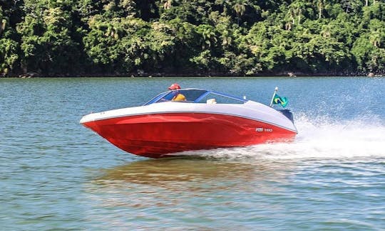 'Red Shark I' Bowrider Charter in Florianópolis.