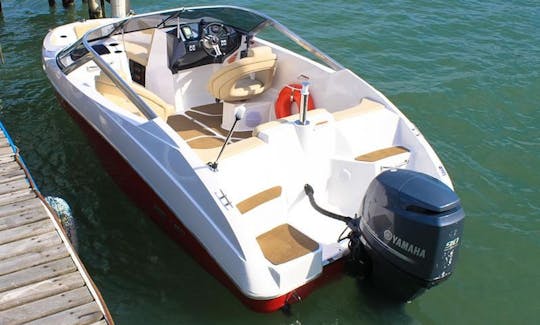 'Red Shark I' Bowrider Charter in Florianópolis.