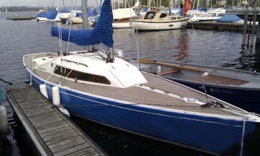 Rent H-Boat - 5 Passenger Boat on Lake Zurich