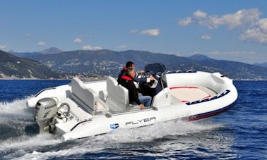 Alquile una embarcación de recreo Flyer 560 en el lago de Zúrich