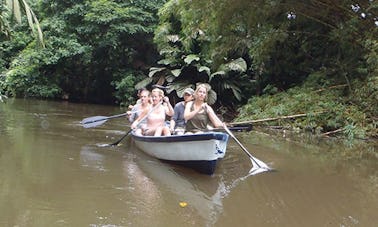 Passeio de canoa pelos canais de Tortuguero