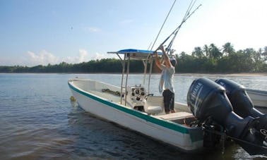 Disfrute de la pesca en alta mar en la consola central de 27 pies en Chiriquí, Panamá