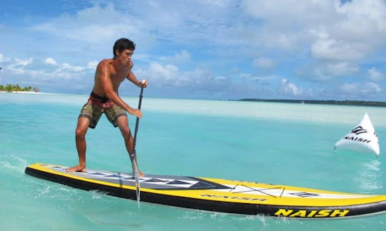 Location de paddleboard dans le district de Ngatangiia, Rarotonga, Îles Cook