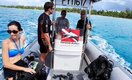 Barco de buceo en Rangiroa