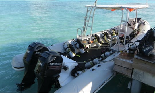 Barco de buceo en Rangiroa