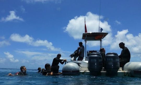 Barco de buceo en Rangiroa