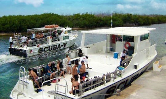 Dive Boat Charter in Cancún, Mexico