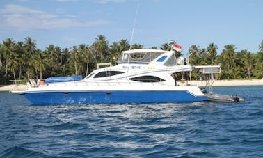 Bateau de surf sur les îles Mentawi, Indonésie