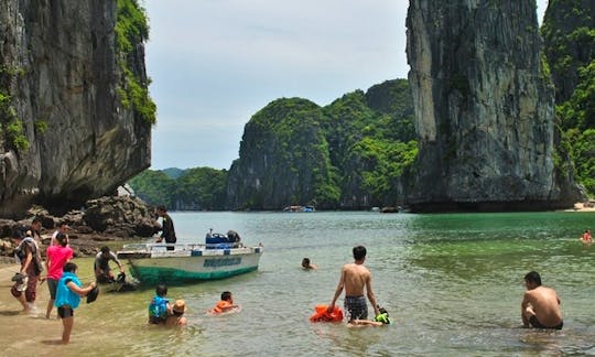 Discover the beauty of Halong Bay in Hanoi Hà Nội, Vietnam!