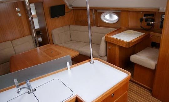 Charter Elan 434 I Sailing Yacht In Sukosan