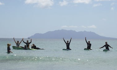 Aventure de surf et de plongée en apnée dans la péninsule de Tawharanui