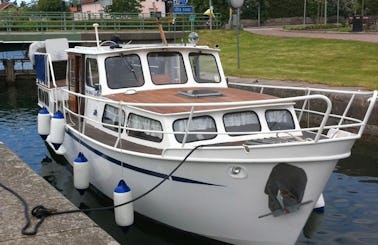 Pedro Boat Pedro 32 Motor Yacht Rental in Zagreb, Croatia