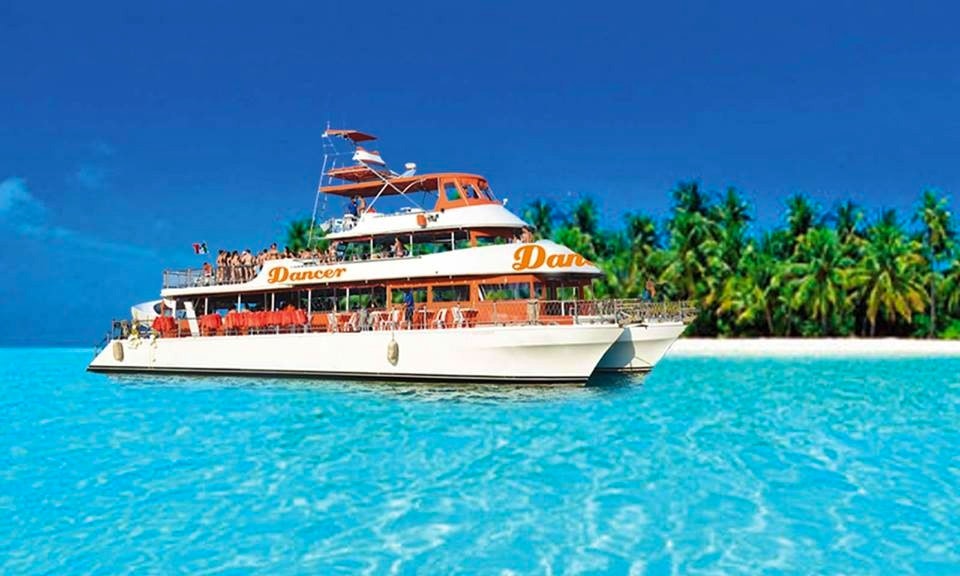 boat cruise in cancun