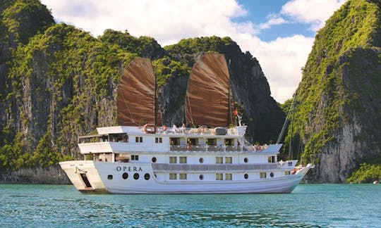Weekday and Overnight Cruise Options