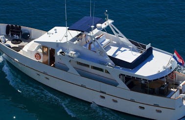 MARY ''Louise'' Motor Yacht Rental in Vrsar, Croatia